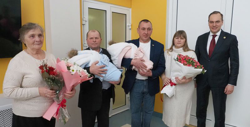 Артём Здунов поздравил с рождением двойни  семью Первушкиных